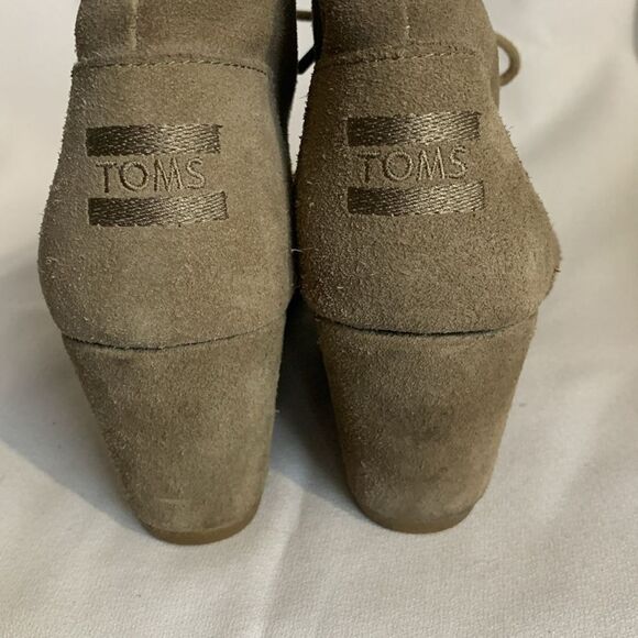 Toms Size 7 Taupe Desert Casual Wedge Ankle Boots - Picture 8 of 13